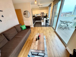 2 Bedrooms 2 Bath Modern Flat, Balcony City View